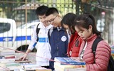 Thăm hội sách mùa Xuân Thăng Long tại hồ Văn